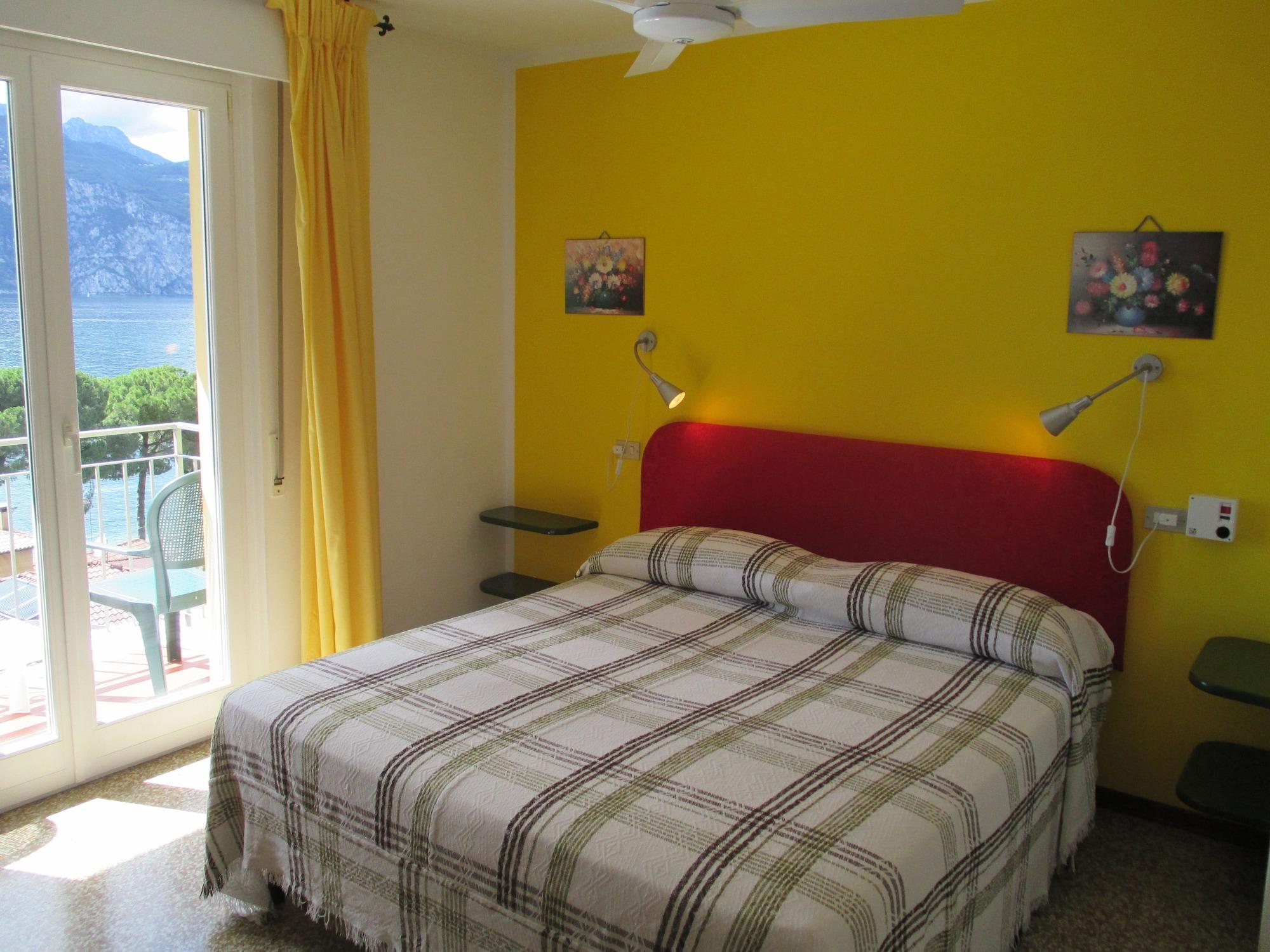 מאלצ'סינה Hotel Casa Popi מראה חיצוני תמונה