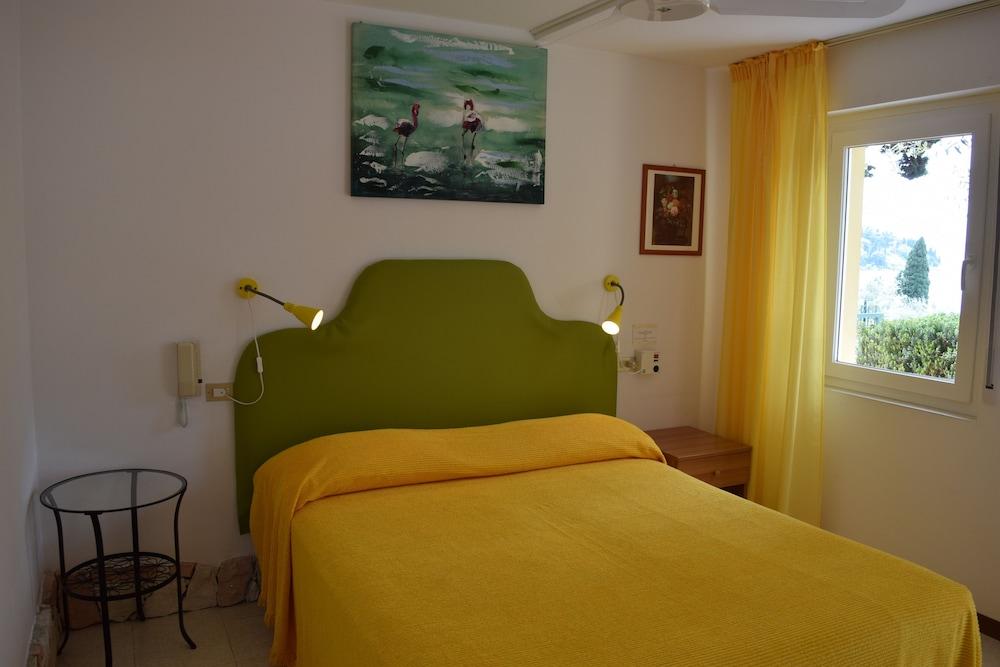 מאלצ'סינה Hotel Casa Popi מראה חיצוני תמונה