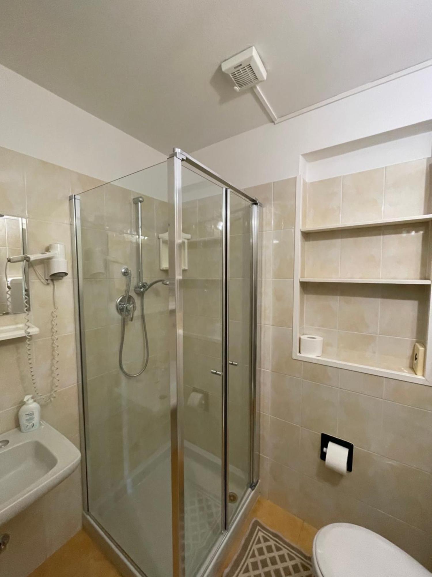מאלצ'סינה Hotel Casa Popi מראה חיצוני תמונה
